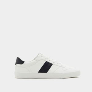 Sneakers with stripe